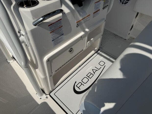2025 Robalo Center Console R180 - 6