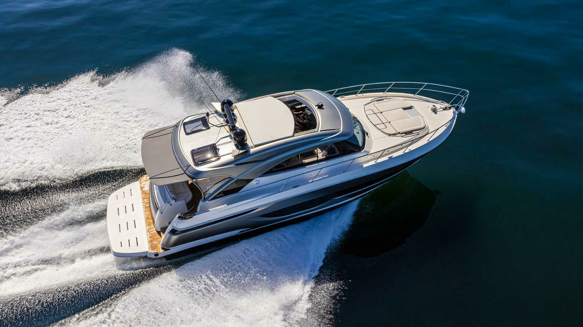 2026 Riviera 4600 Sport Yacht Platinum Edition - Image 4
