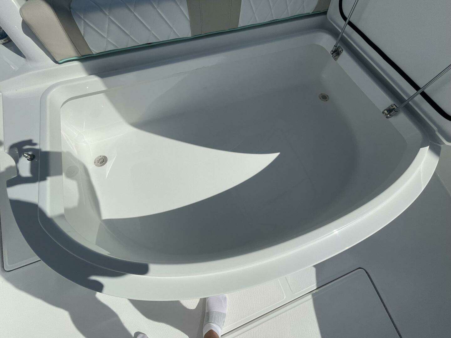 2026 Mag Bay 43 Center Console - Image 85