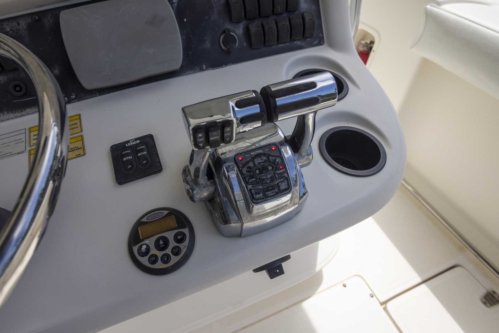2007 Boston Whaler 270 OUTRAGE - Image 8