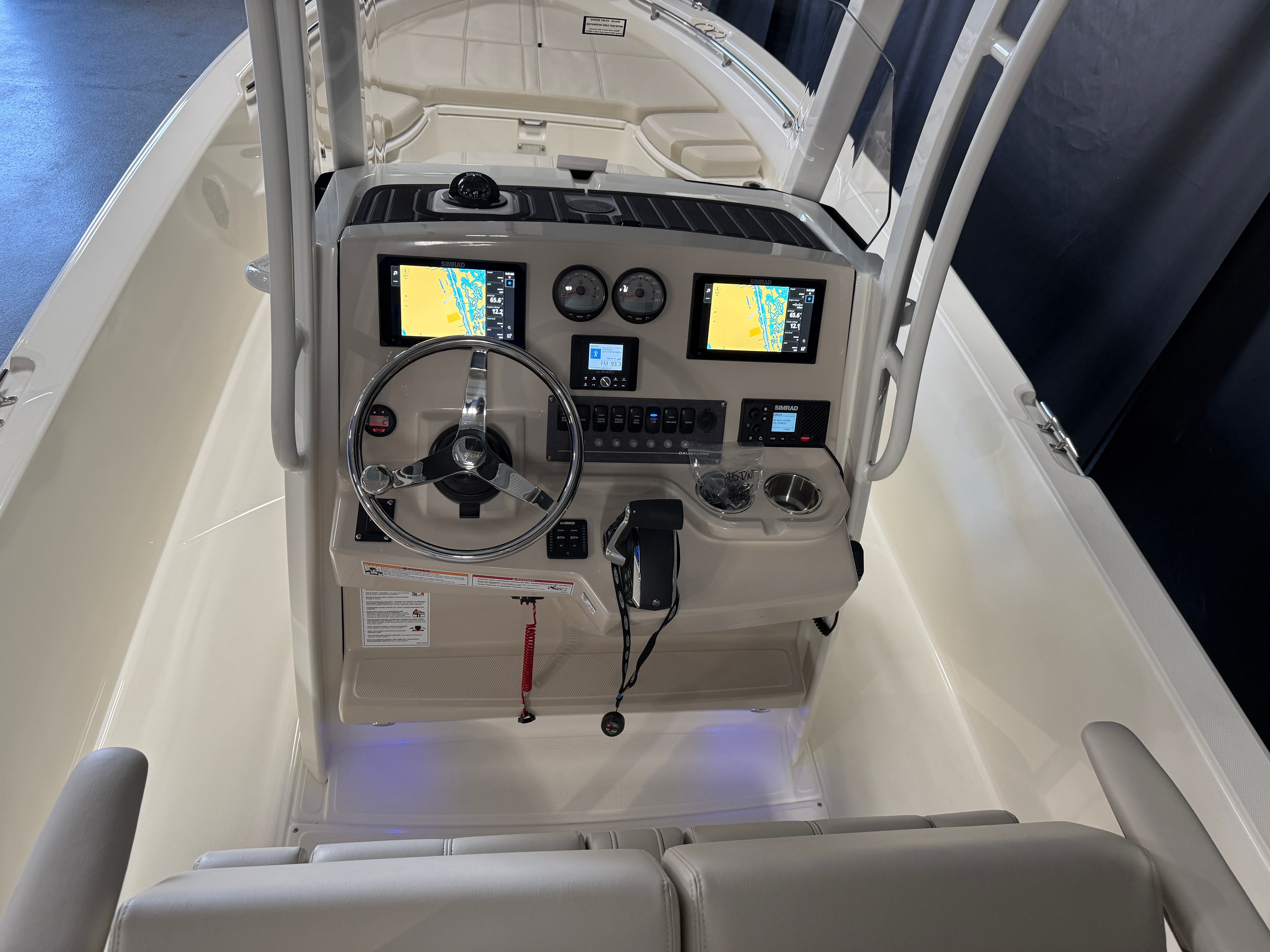 2026 Boston Whaler 250 Dauntless - 49