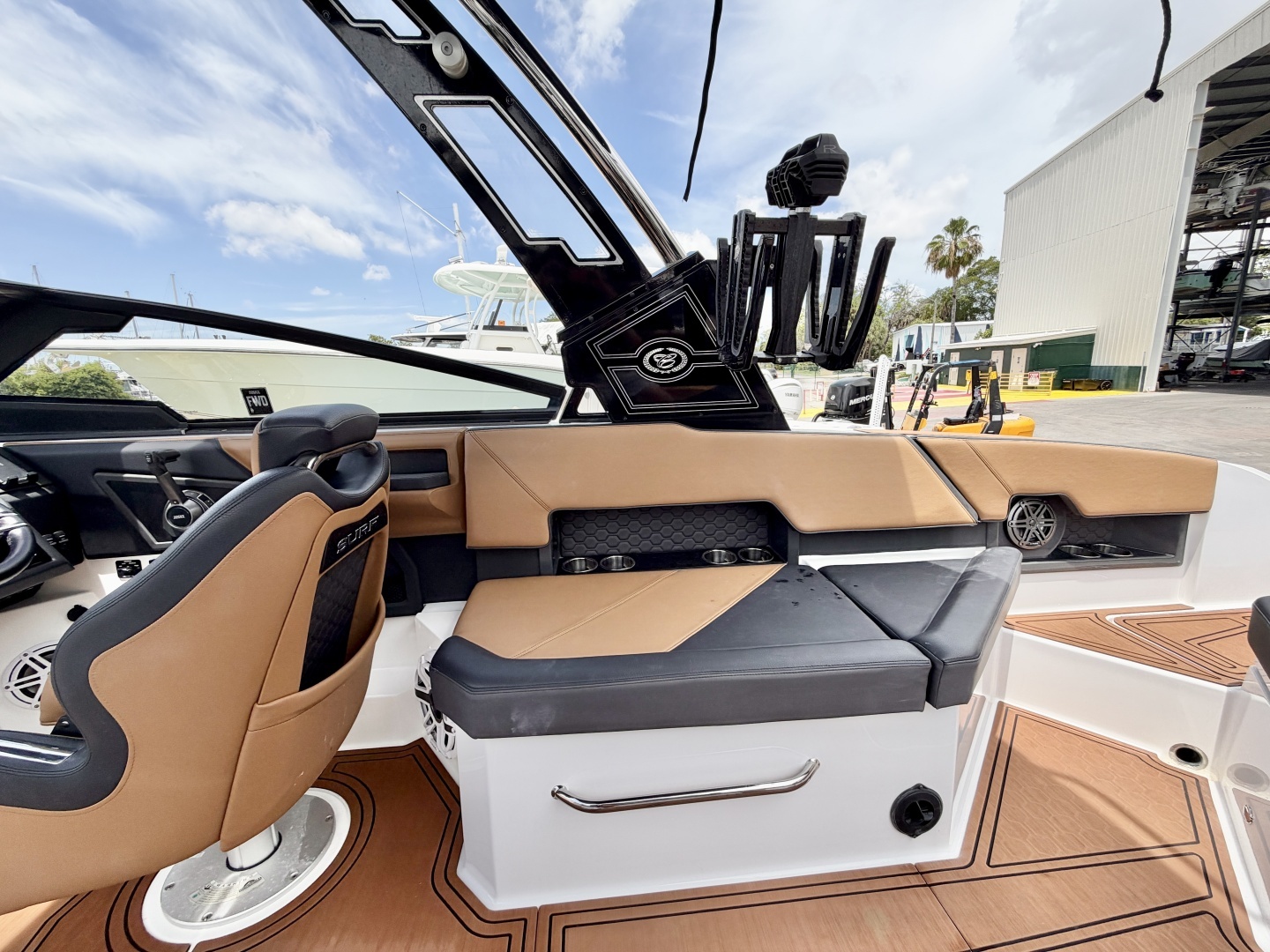 2024 Cobalt R8 Surf - Image 17