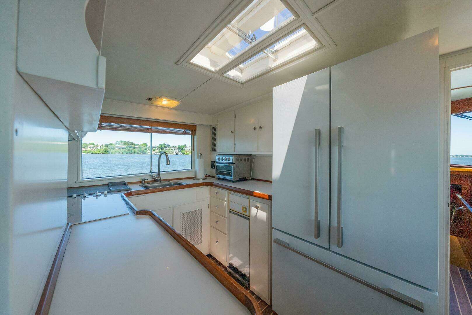 1970 Trumpy Houseboat - Image 6