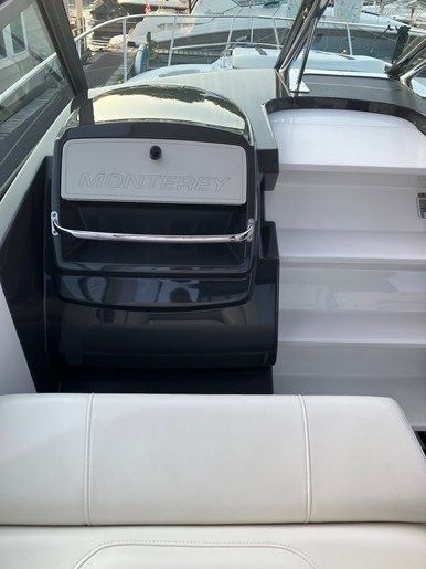 2019 Monterey 335 Sport Yacht - 5