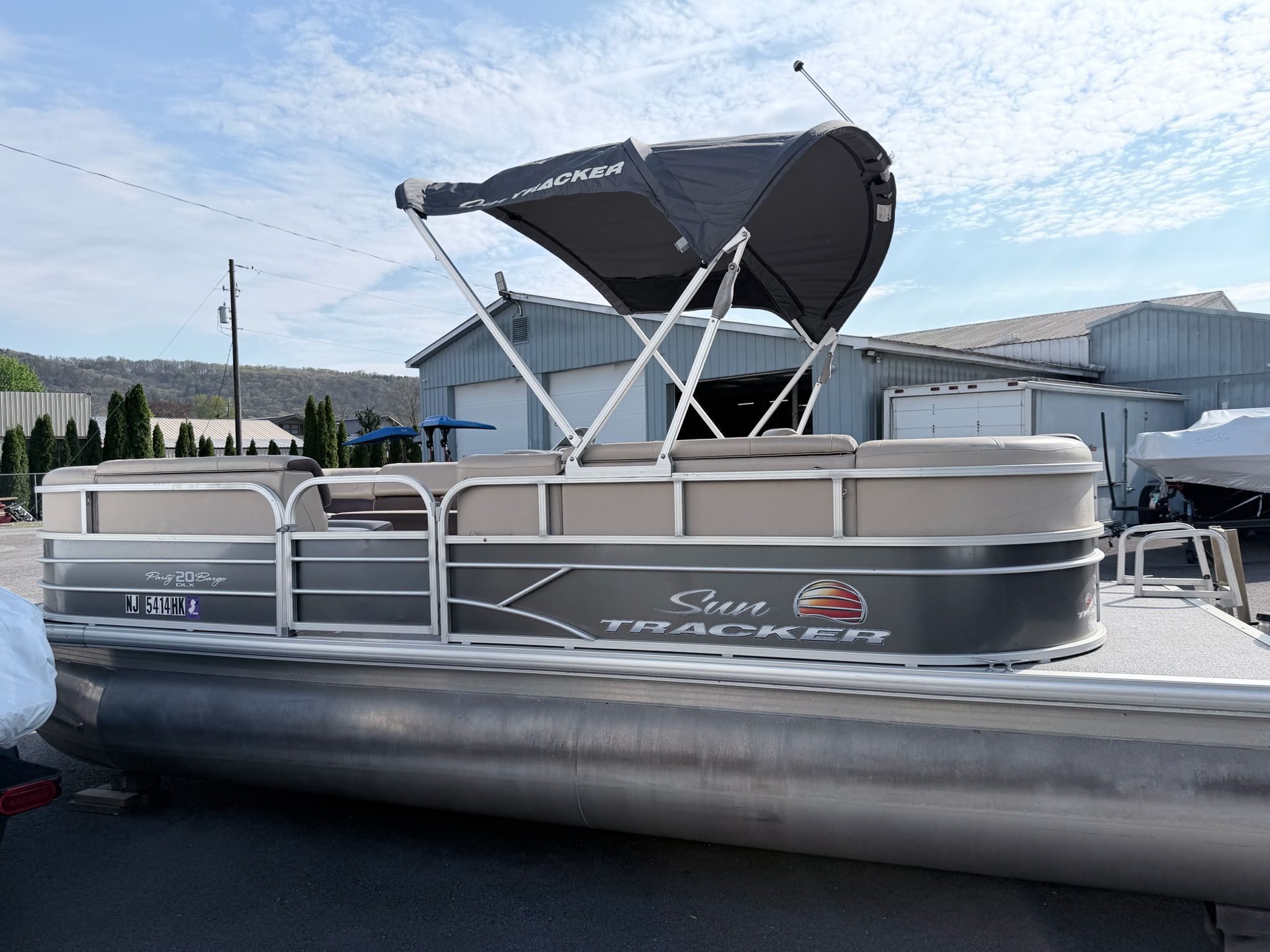 2018 Sun Tracker Party Barge 20 DLX - 22