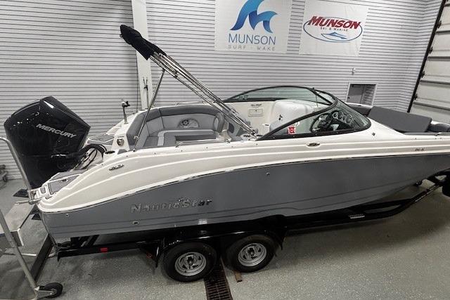 2023 NauticStar 243 DC