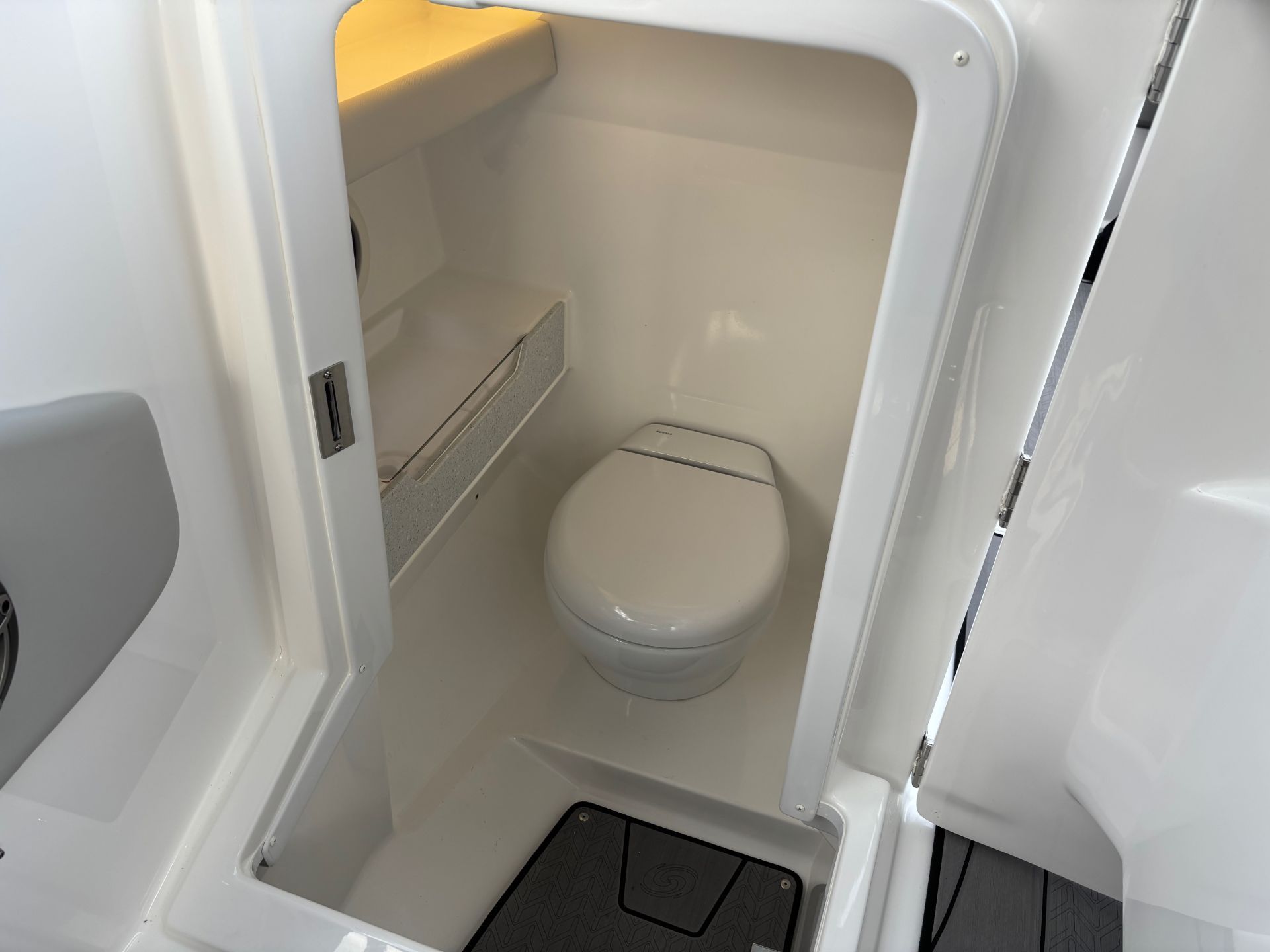 2025 Hurricane SunDeck 2600 OB - 18