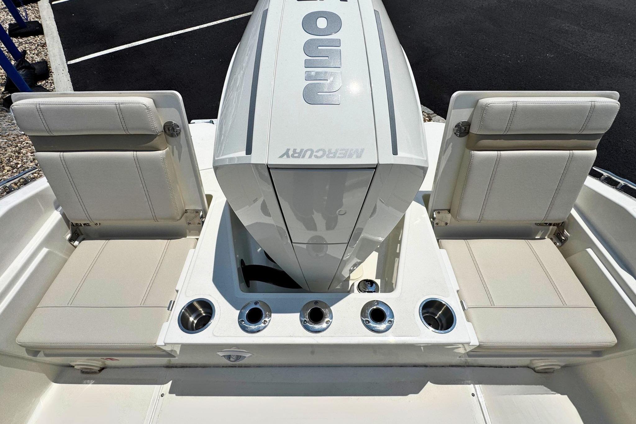 Boston Whaler 220 Dauntless 2026 boat with Mercury engine and seating area.