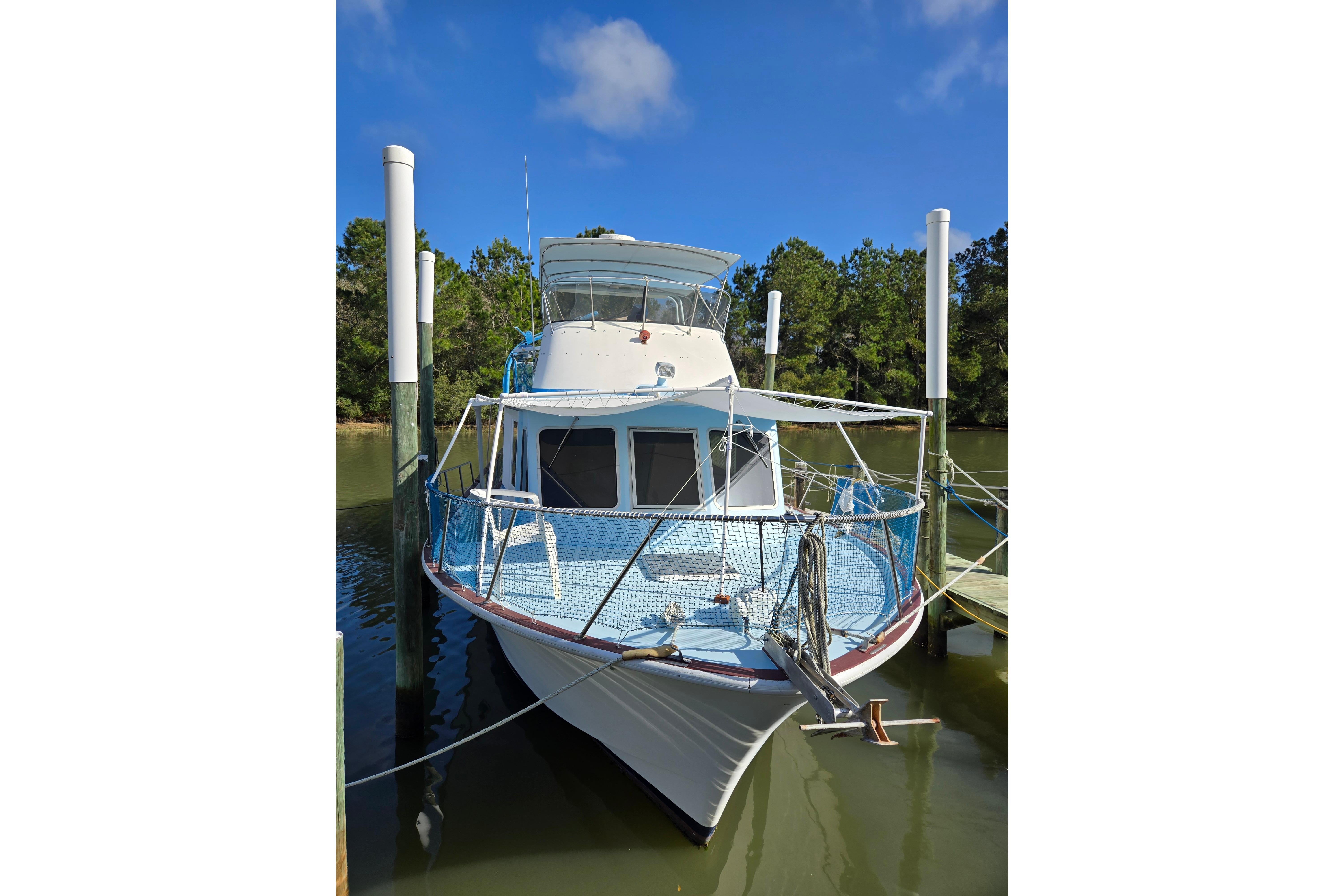 1984 Pearson 43 Motor Yacht