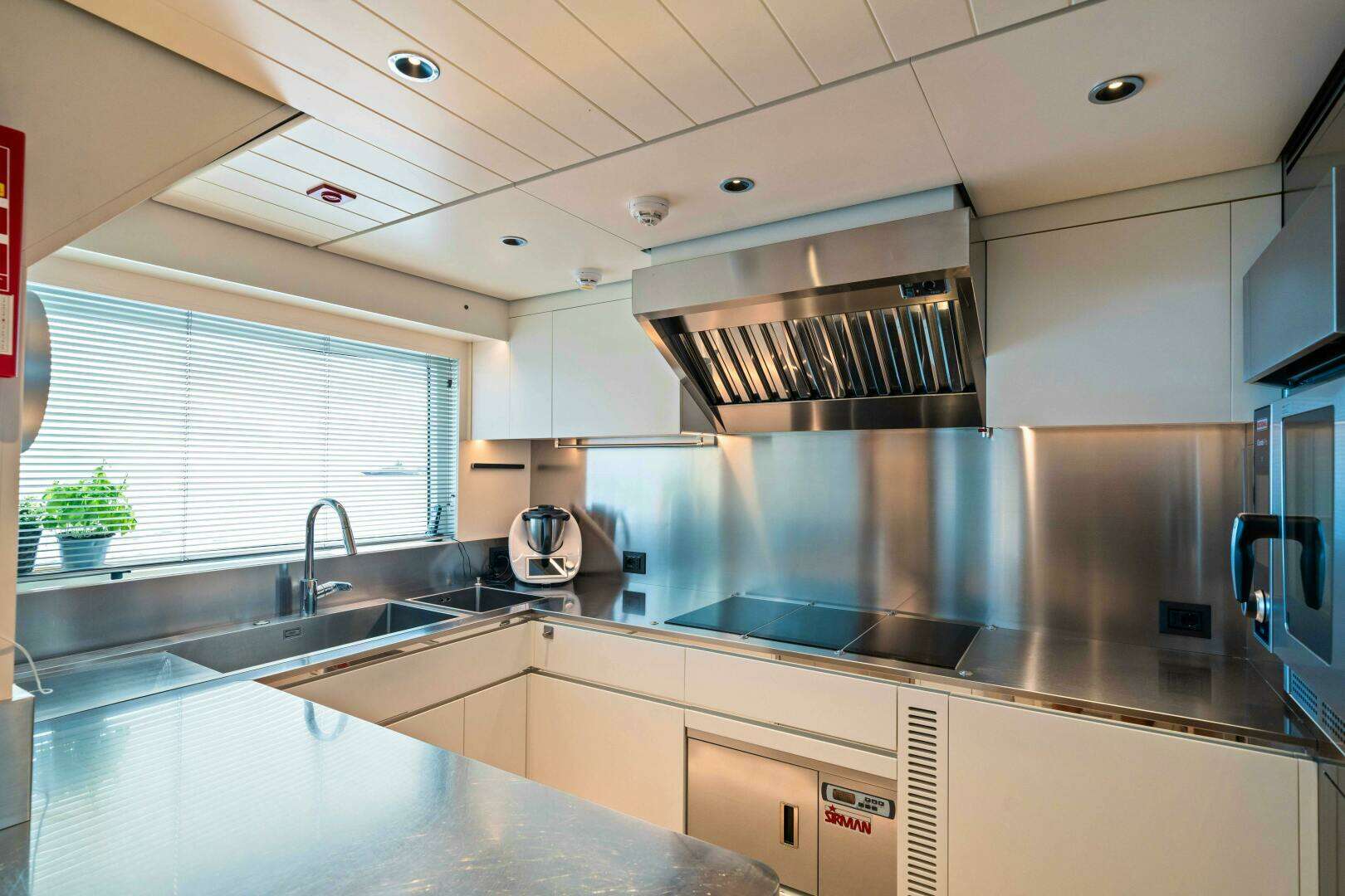 2028 Ocean King DUCALE 120 - Image 34