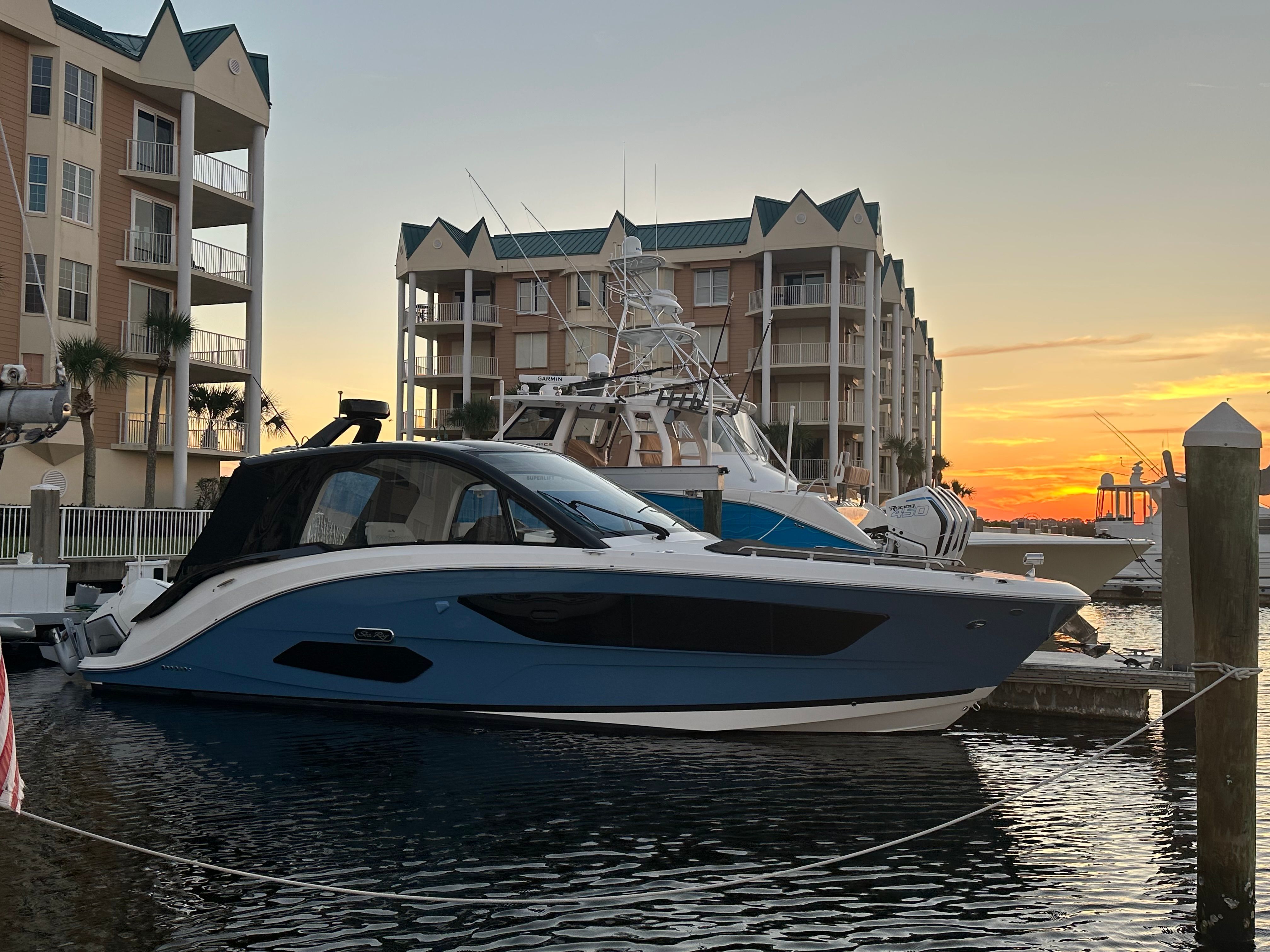 2023 Sea Ray Sundancer 370 Outboard