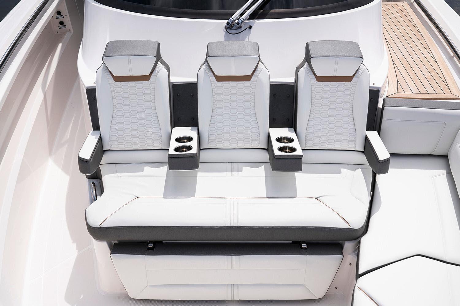 2026 Tiara Yachts 43LS - 12