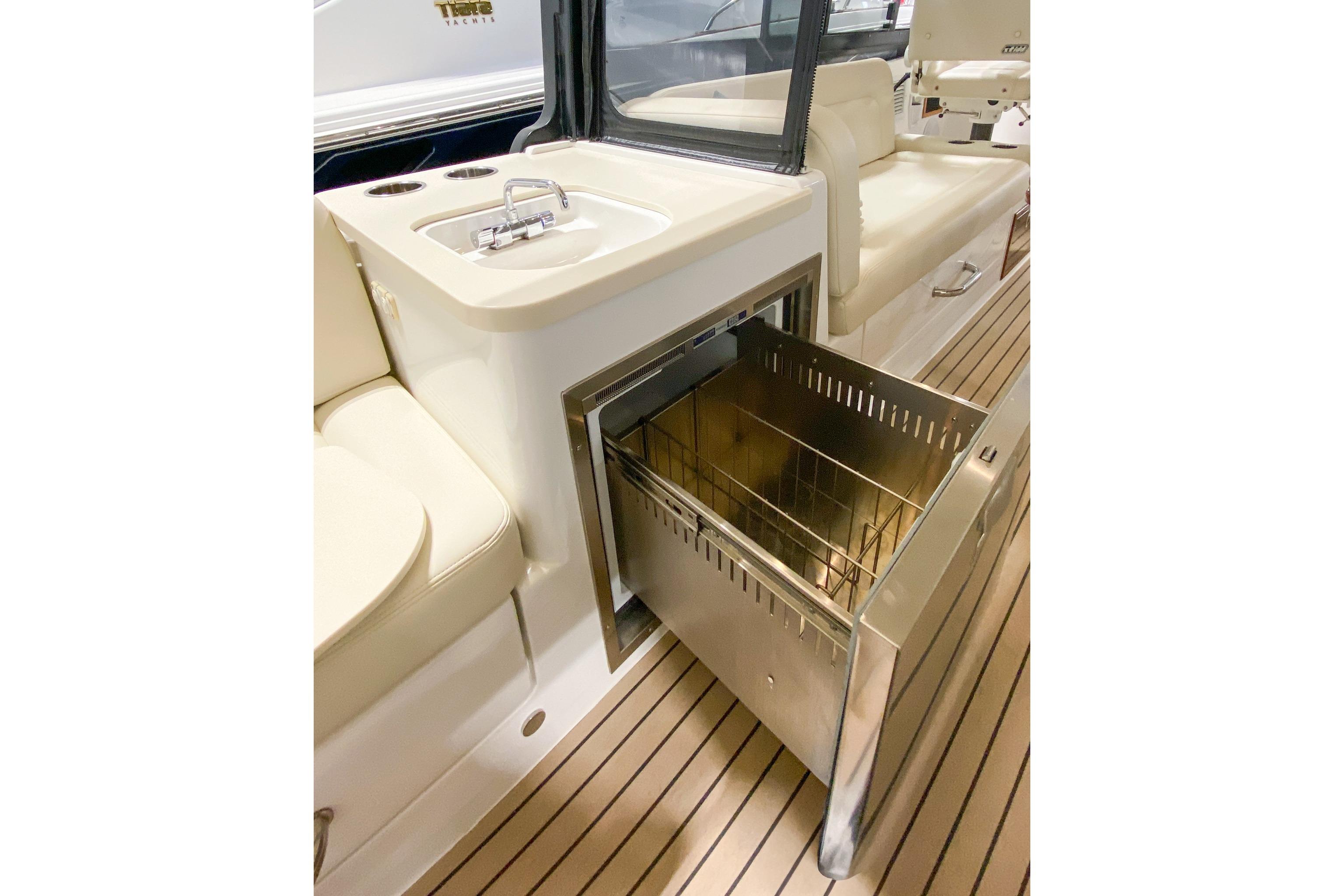 Luxury yacht interior with sink and stainless steel drawer, MJM 3 model, 2022.