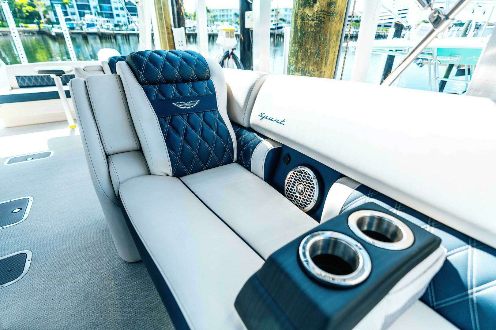 2024 Bennington QSBAX2 Swingback - Image 5