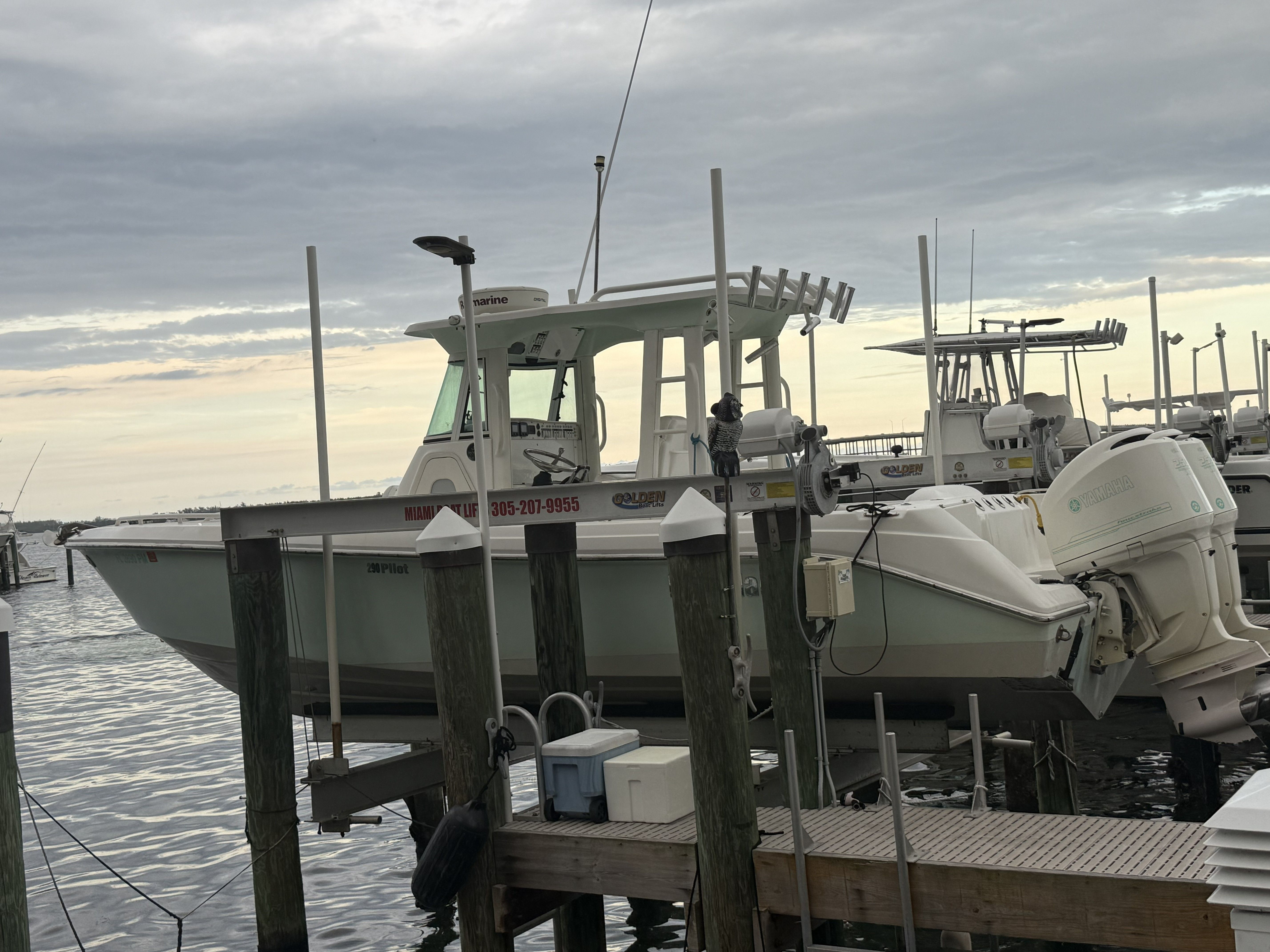 2009 Everglades 290 Pilot - 3