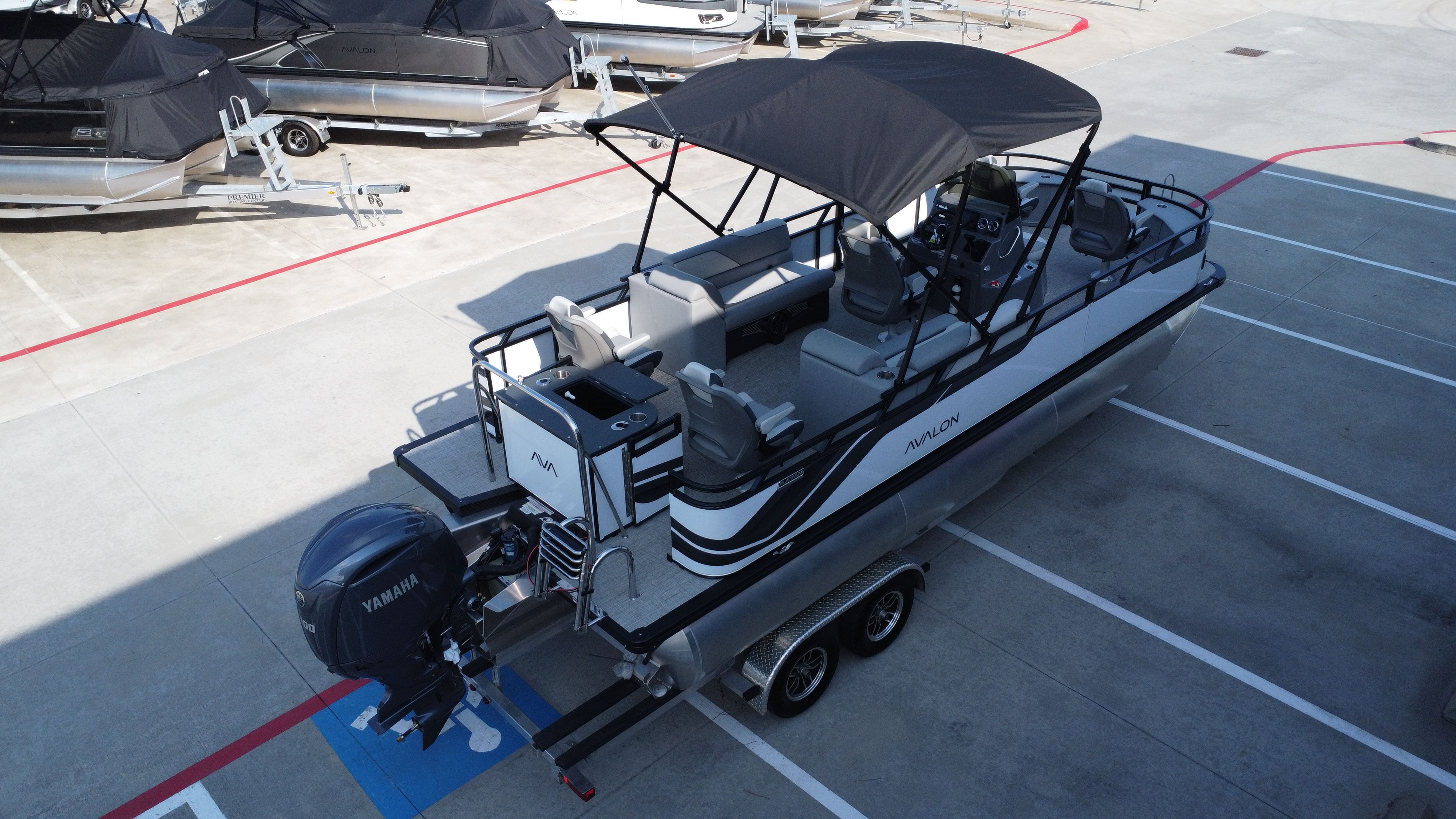 2025 Avalon Venture 85 Center Console Fish - 23' - 11