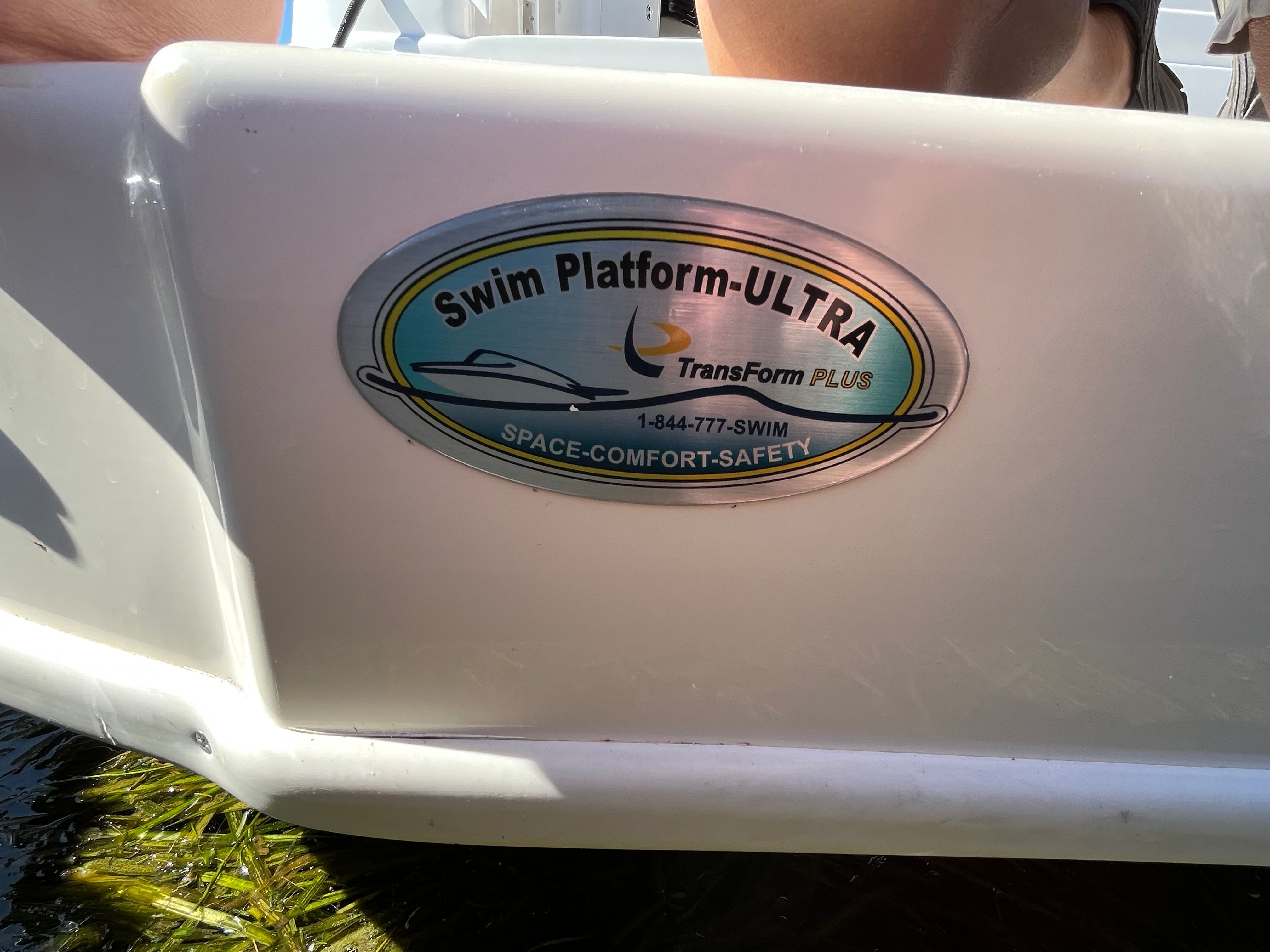 Sea Ray Sundancer 2005 with Swim Platform-ULTRA sticker.
