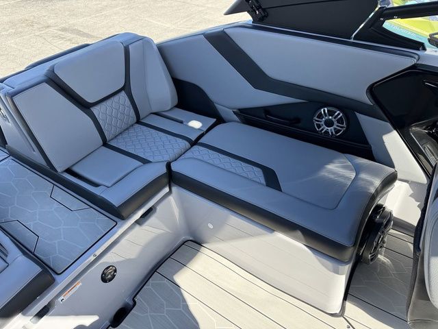 2026 Yamaha Boats 255XD - 13
