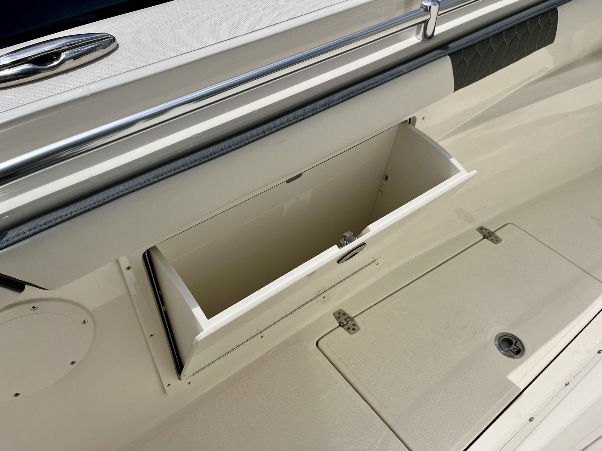 2026 Cobia 305 Center Console - 40