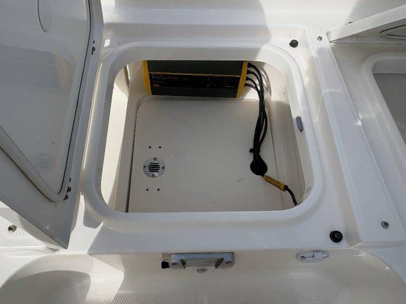 2026 Robalo 266 Cayman - 80