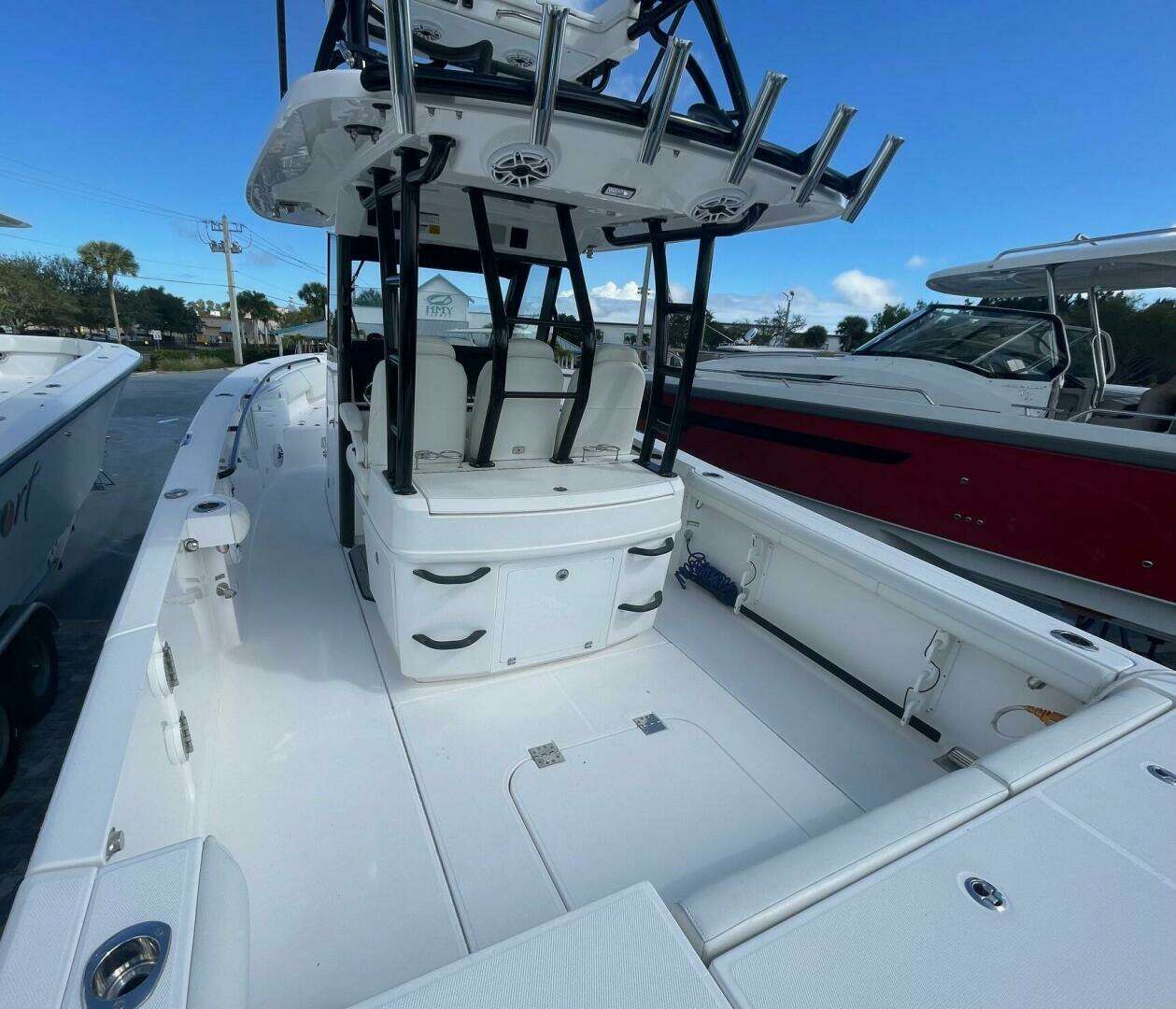 2022 Everglades 335 Center Console - Image 10