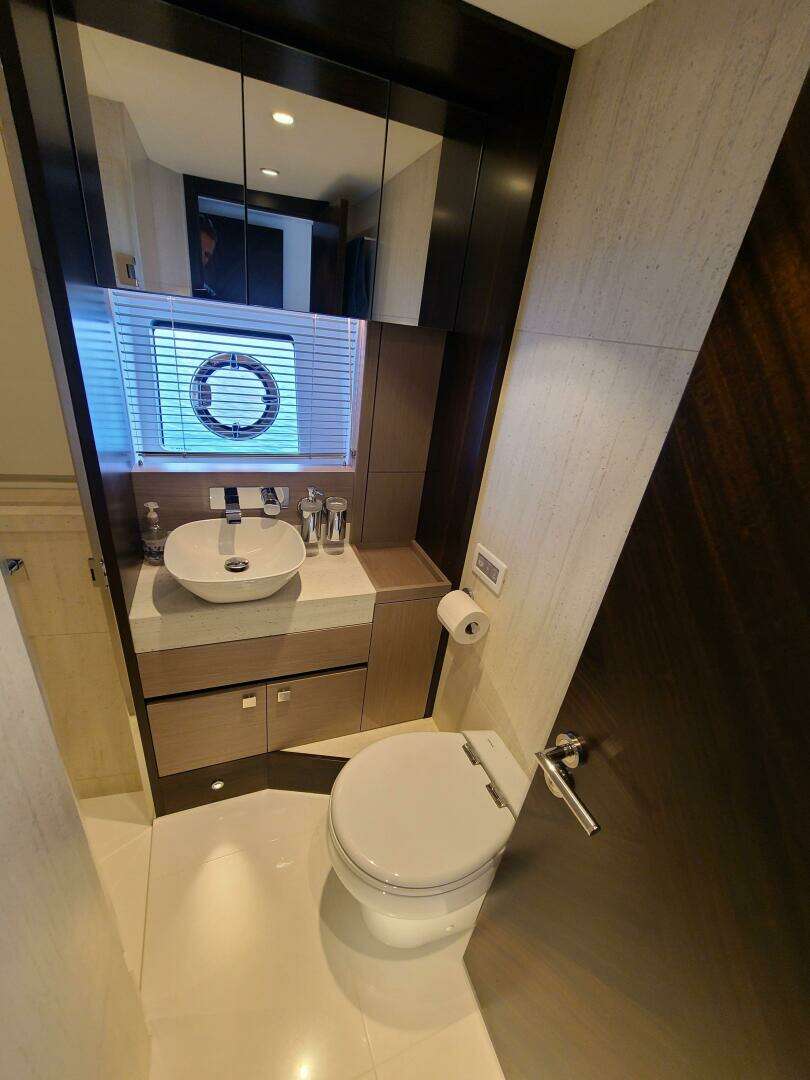 2023 Sunseeker 68 Manhattan - Image 37