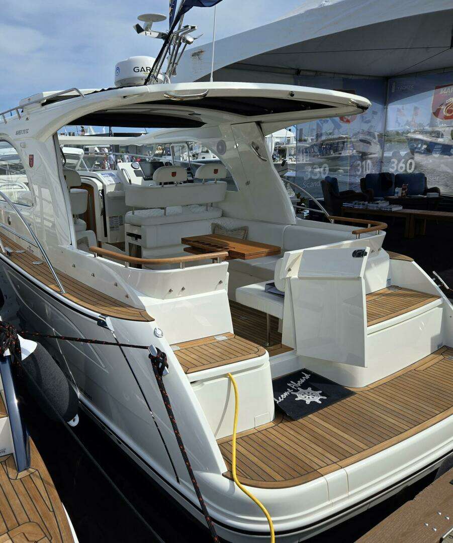 2025 Marex 310 Suncruiser - Image 7