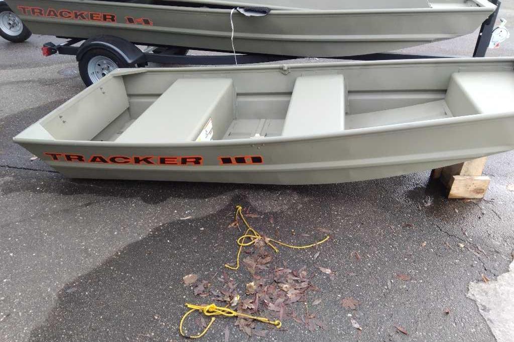 2026 Tracker Grizzly 10 Jon