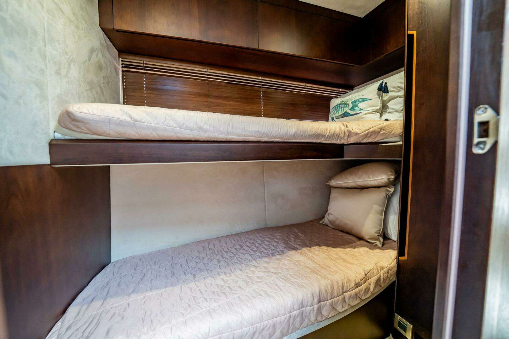 2017 Galeon 510 Skybridge - Image 49