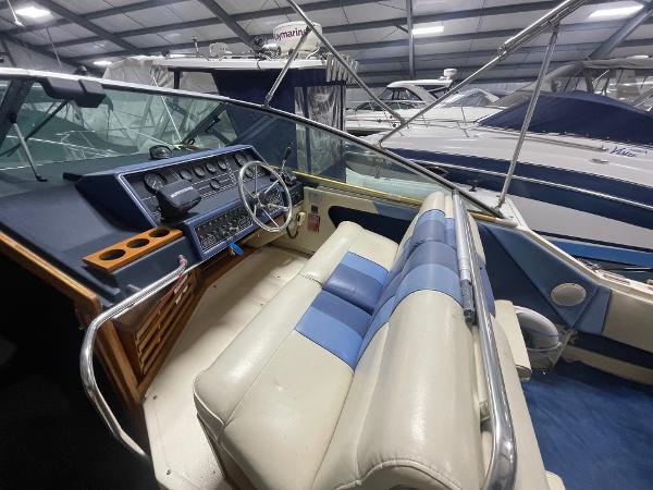1988 Sea Ray 268 Express Cruiser - 8