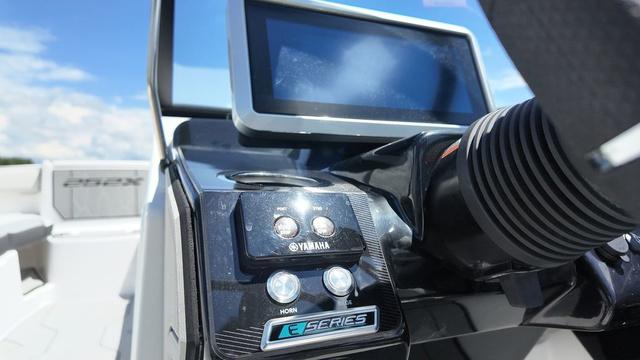 2024 Yamaha Boats 252XE - 21