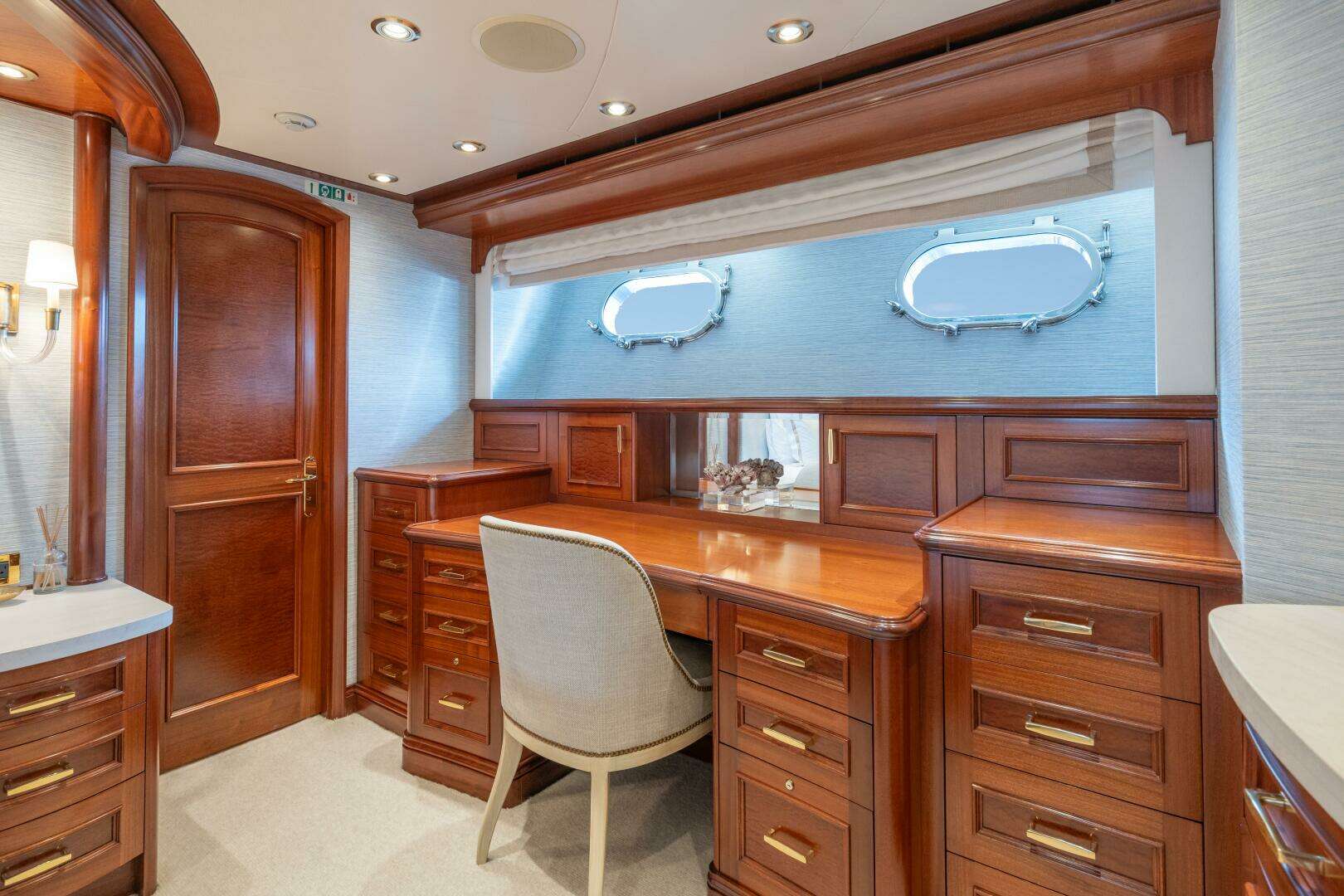 2004 Crescent Raised Pilothouse - Image 19
