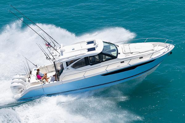Manufacturer Provided Image: 2025 Pursuit OS 445 Offshore boat cruising on clear blue water.