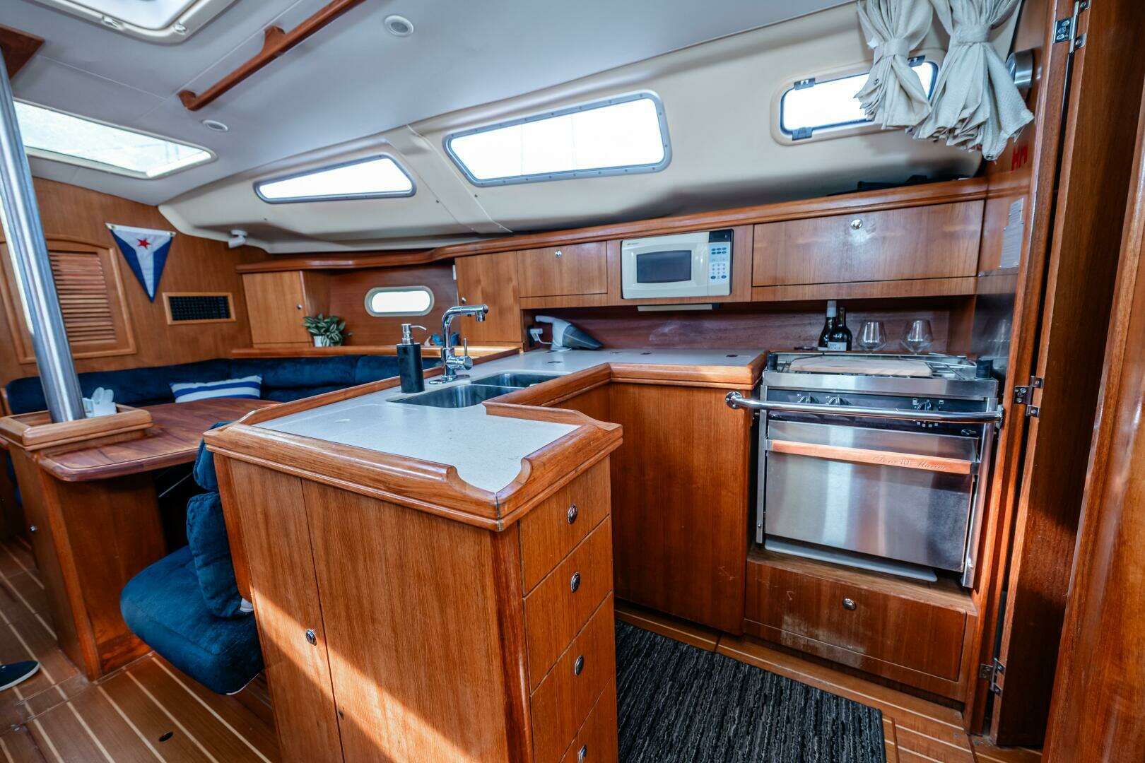2003 Hunter 356 - Image 21