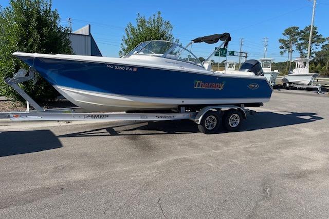 2014 Sea Hunt Escape 235 SE