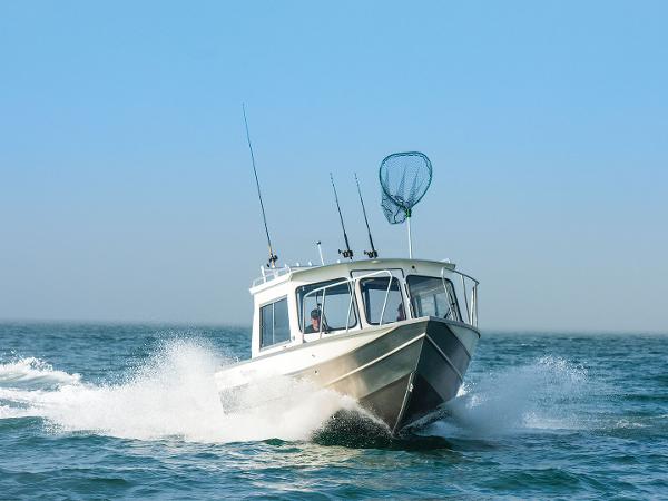 2023 Spartan 220 Maximus Pro boat cruising on open water.