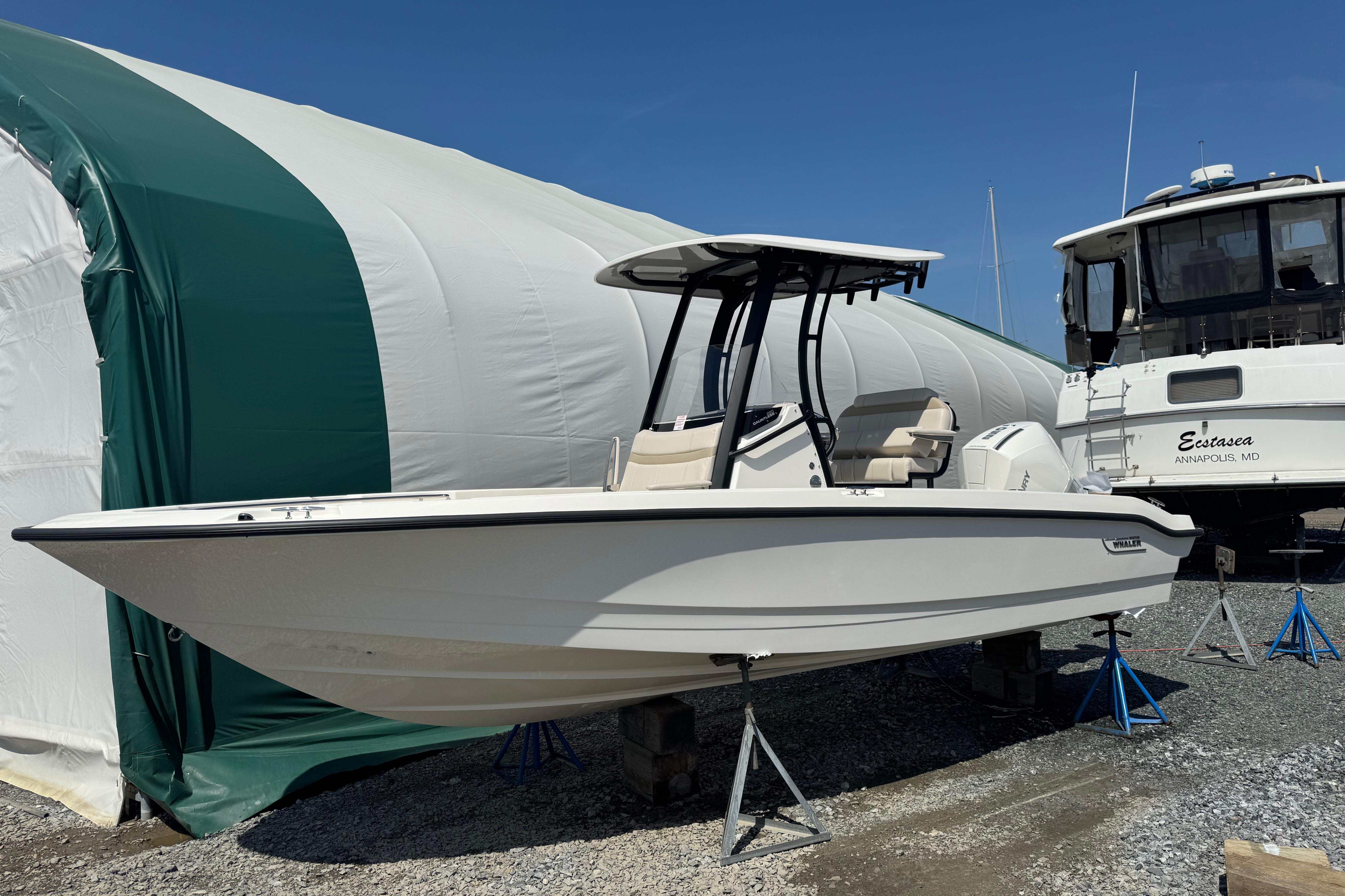 2026 Boston Whaler 220 Dauntless