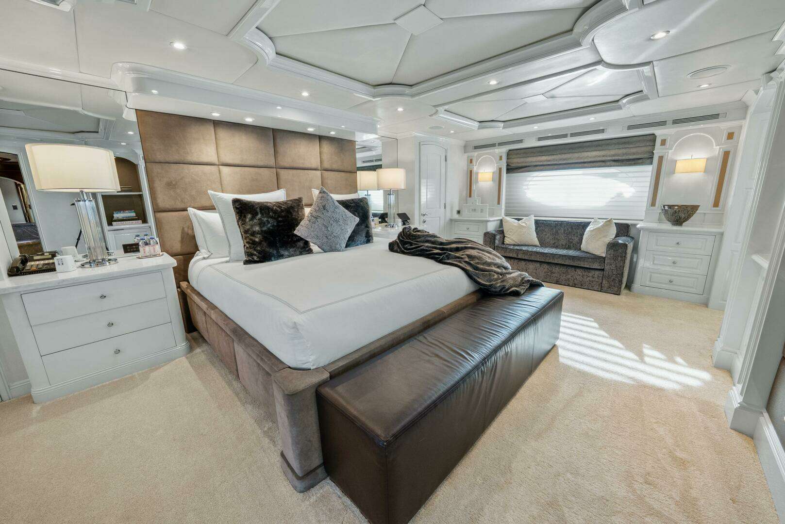 2005 Trinity Yachts Tri-Deck - Image 10