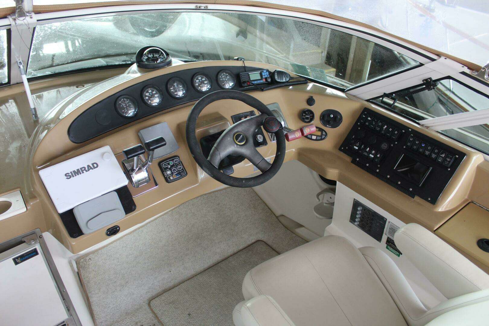 2004 Carver 360 Mariner - Image 3