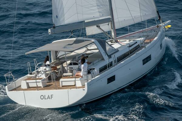2025 Beneteau Oceanis Yacht 54