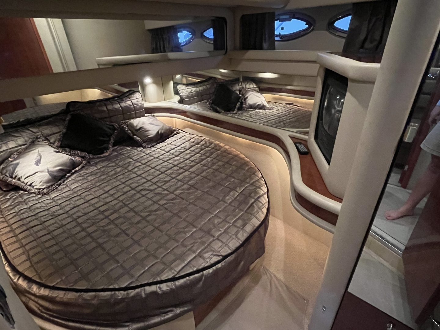 2003 Sea Ray 480 Sedan Bridge - Image 36