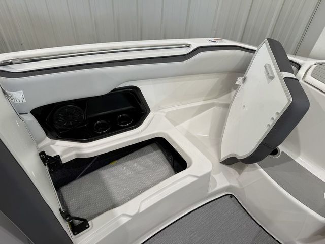2025 Yamaha Boats AR250 - 32