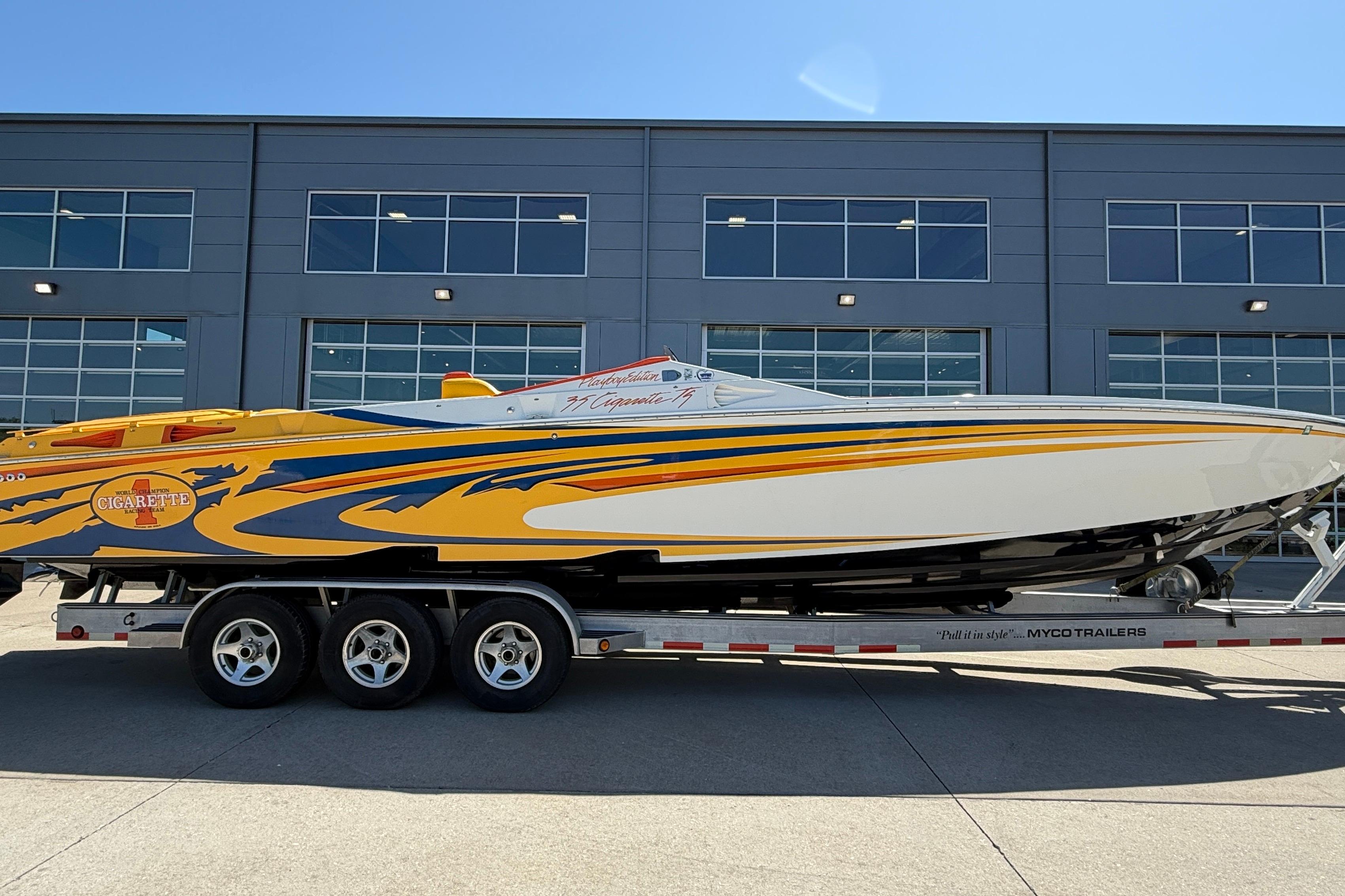 2002 Cigarette 35' Mistress