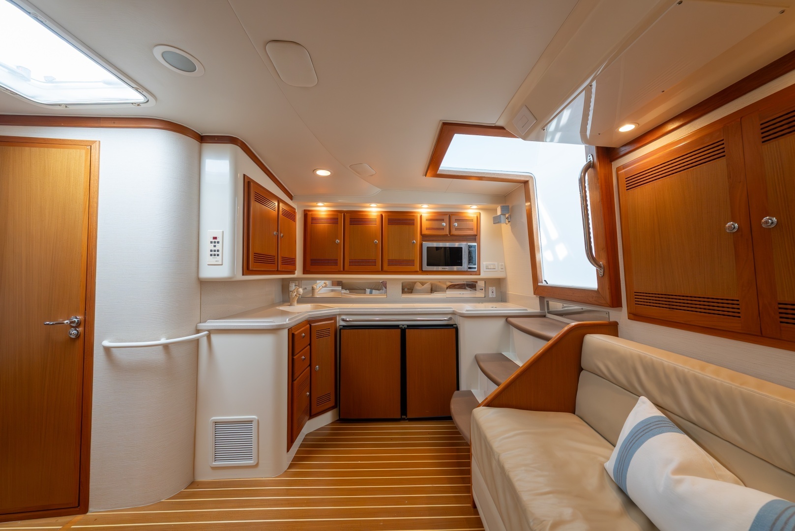 2002 Cabo 45 Express - Image 46