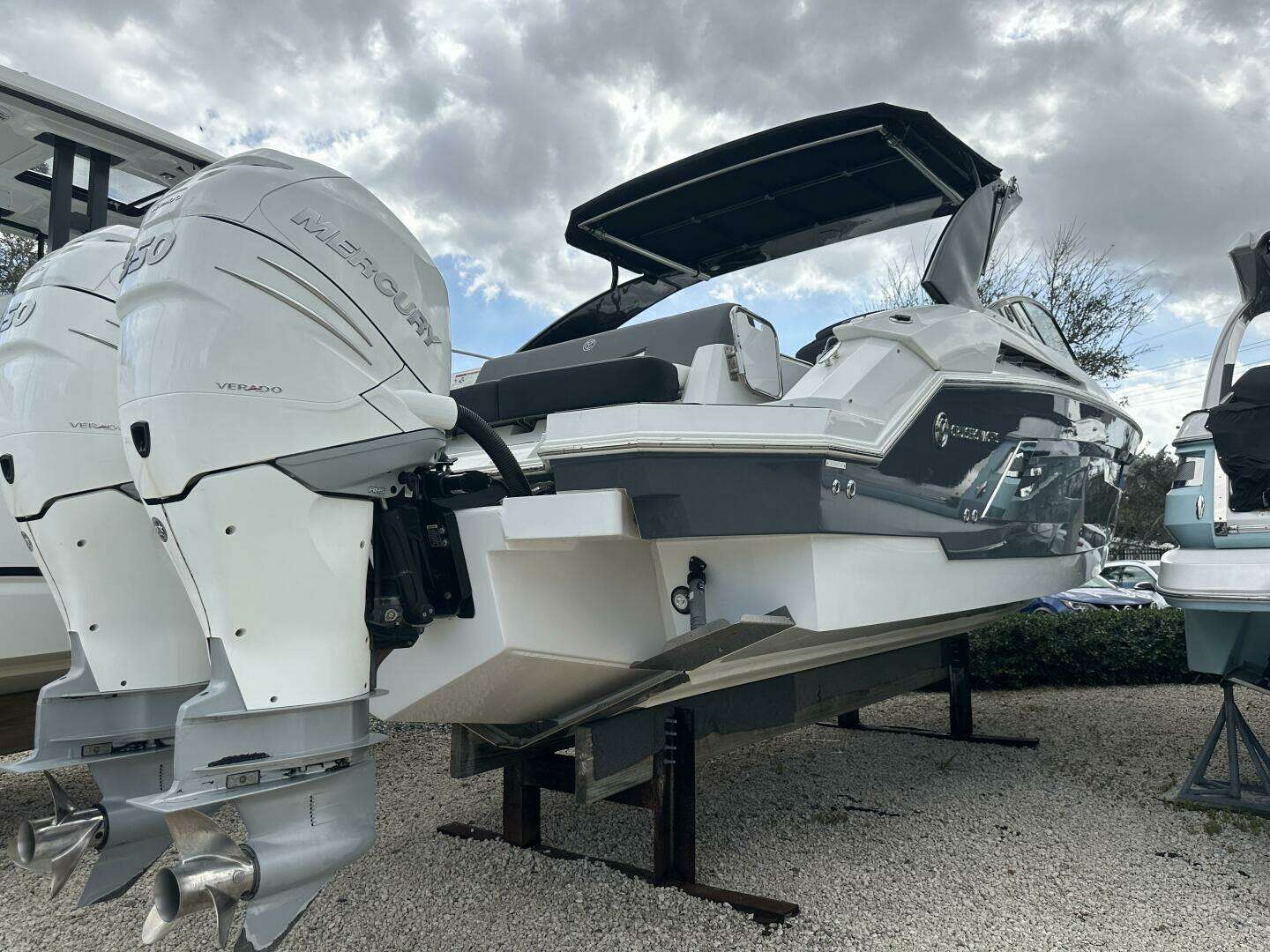 2019 Cruisers Yachts 338 Outboard - Image 57