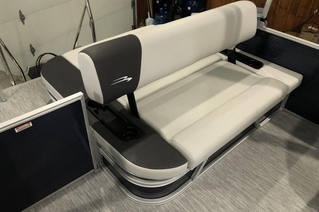 2026 Bennington S Swingback 22 SSB SPS boat seat, sleek design, gray upholstery.