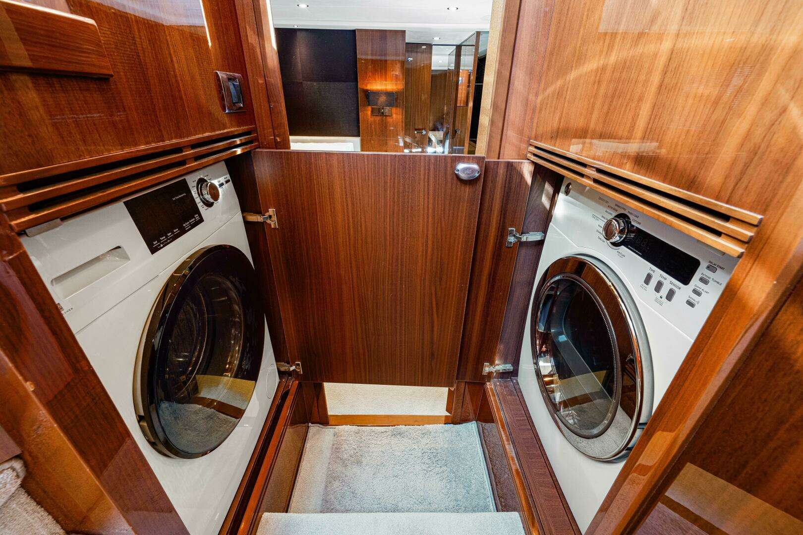 2014 Princess Y72 - Image 152