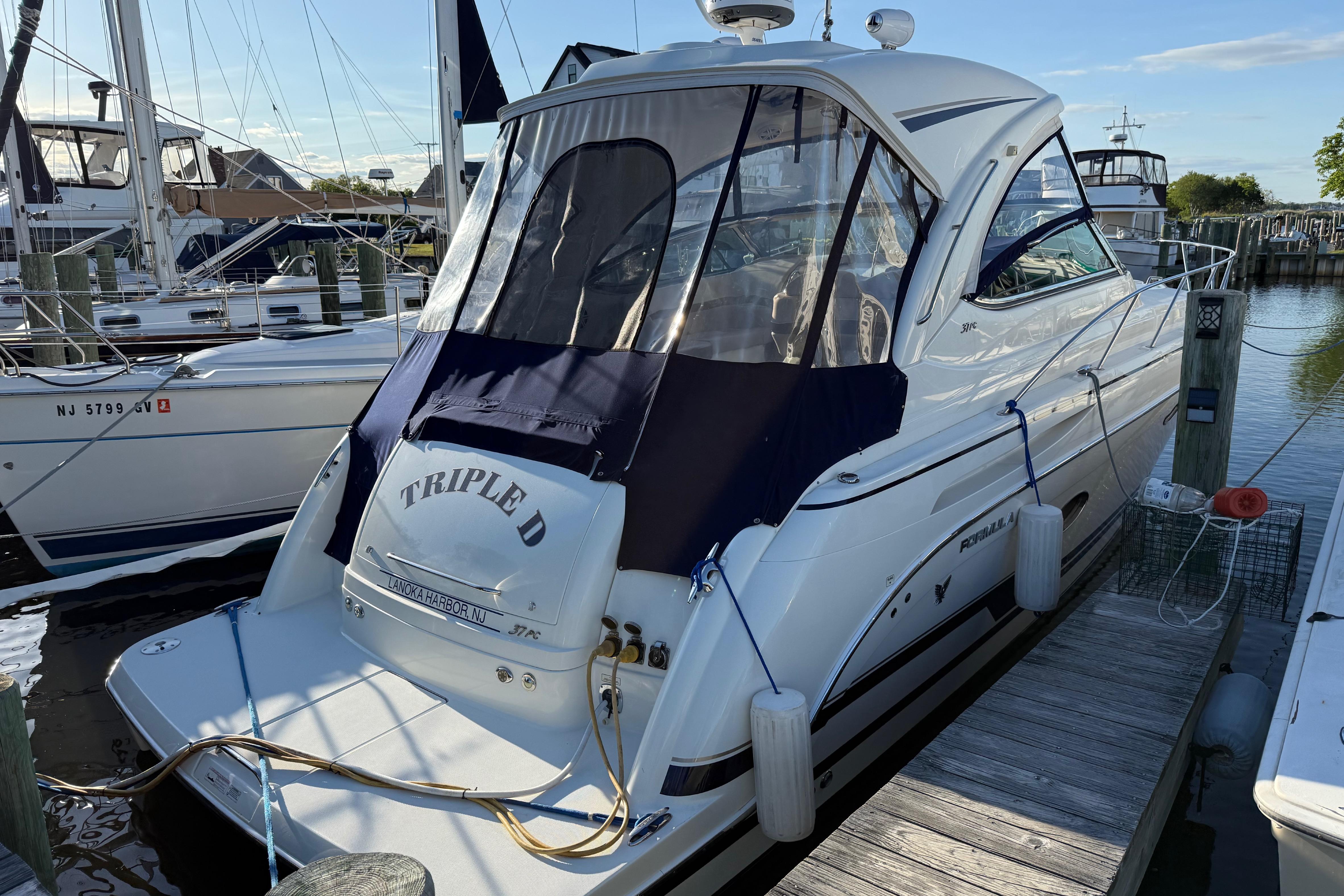 2016 Formula 37 Performance Cruiser