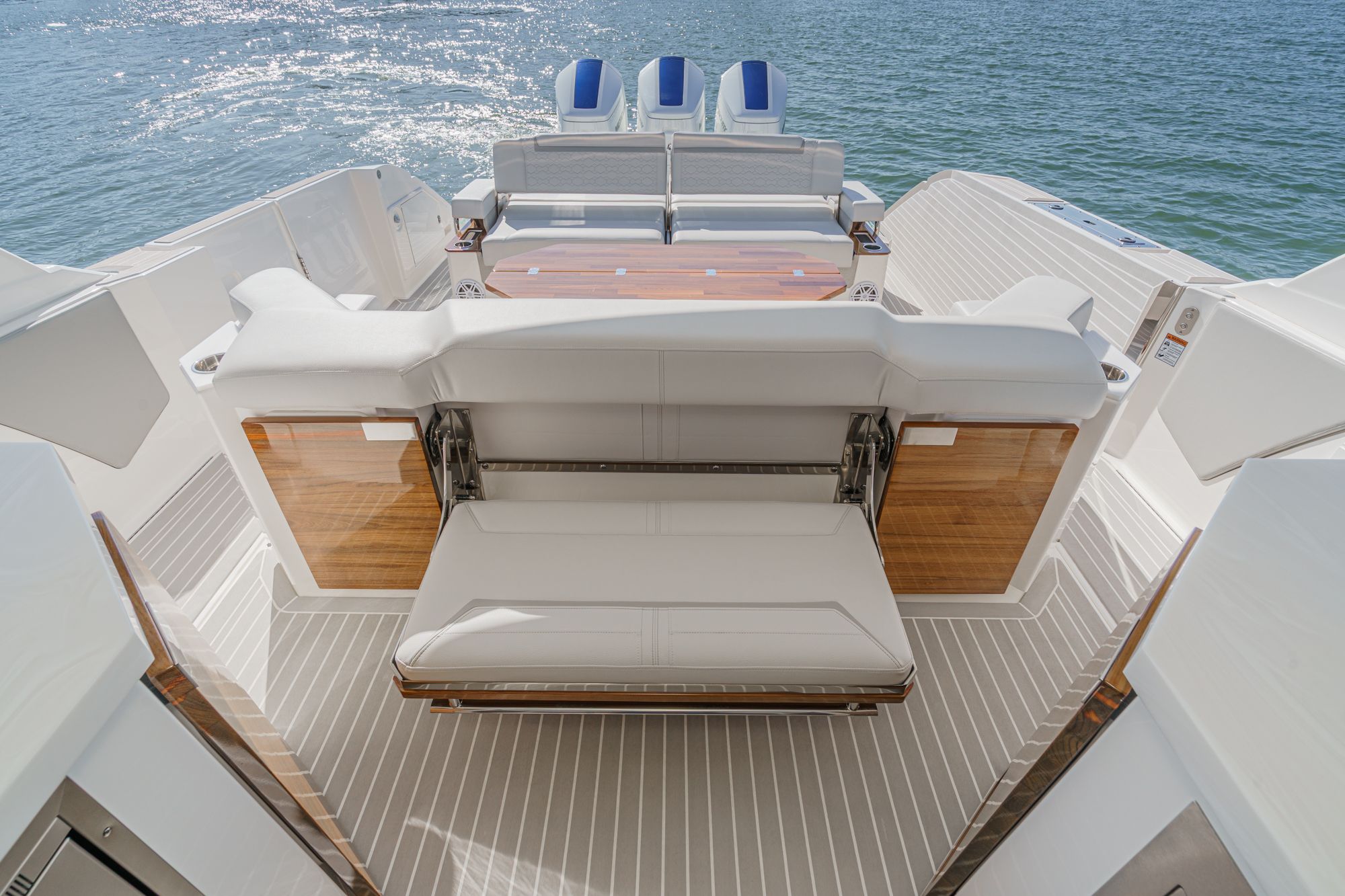 2023 Tiara Yachts 48 LS - 20