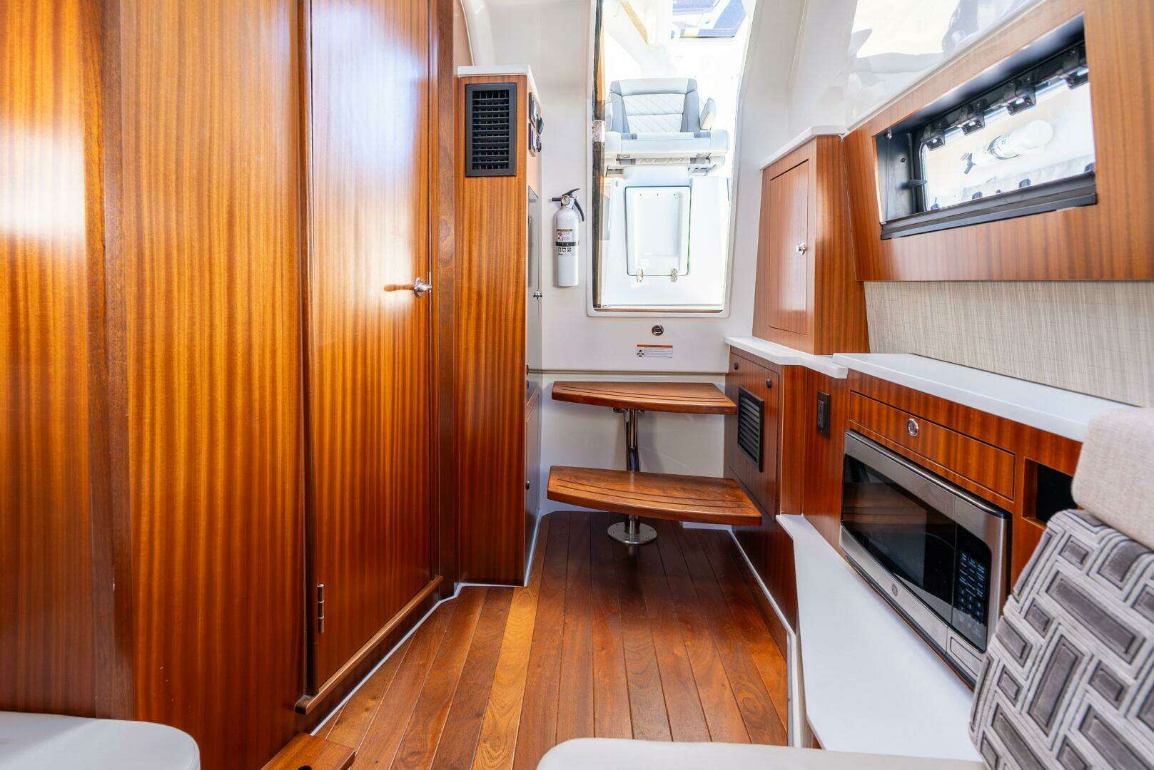 2023 Pursuit S428 - Image 31